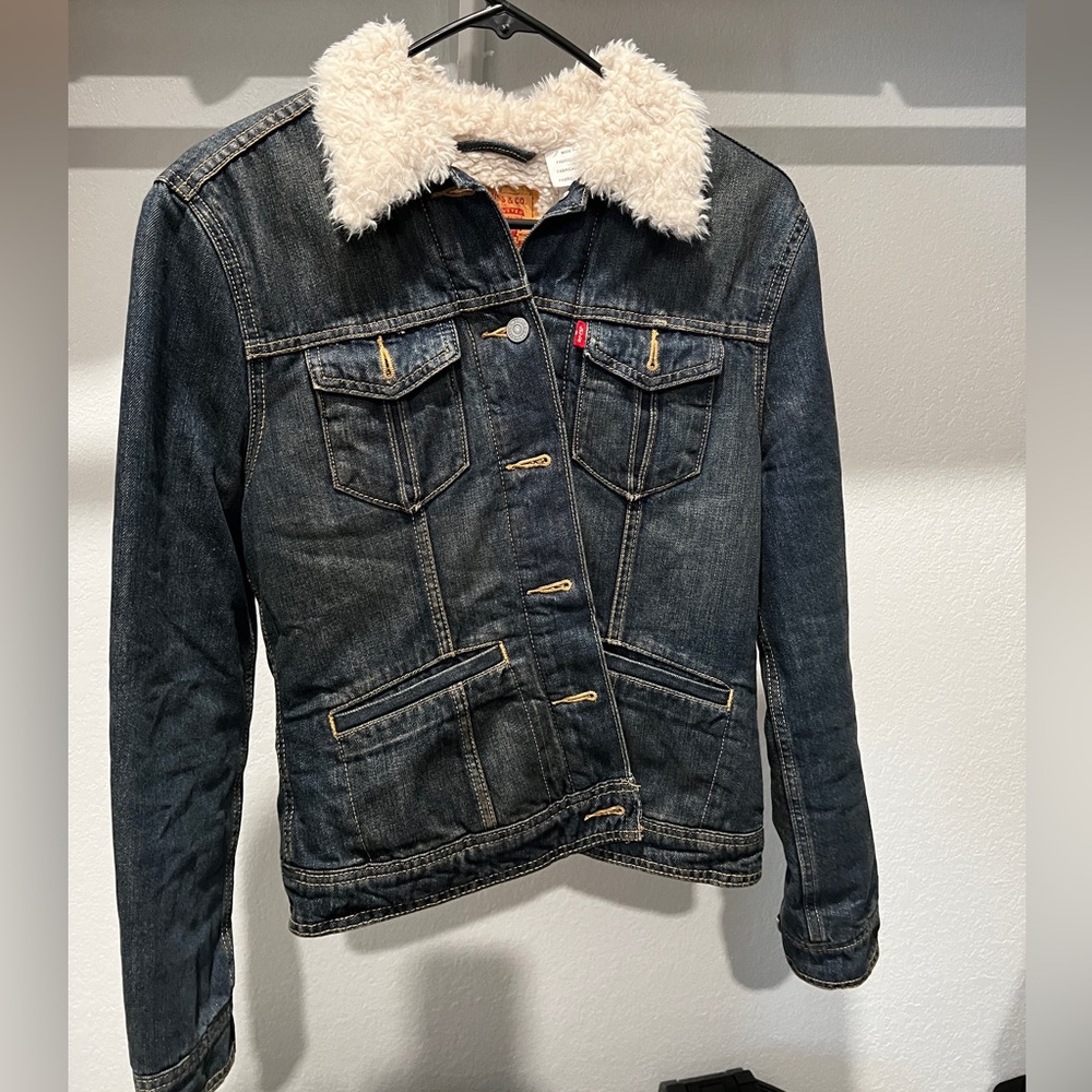 Denim Levi’s Sherpa jacket fully lined